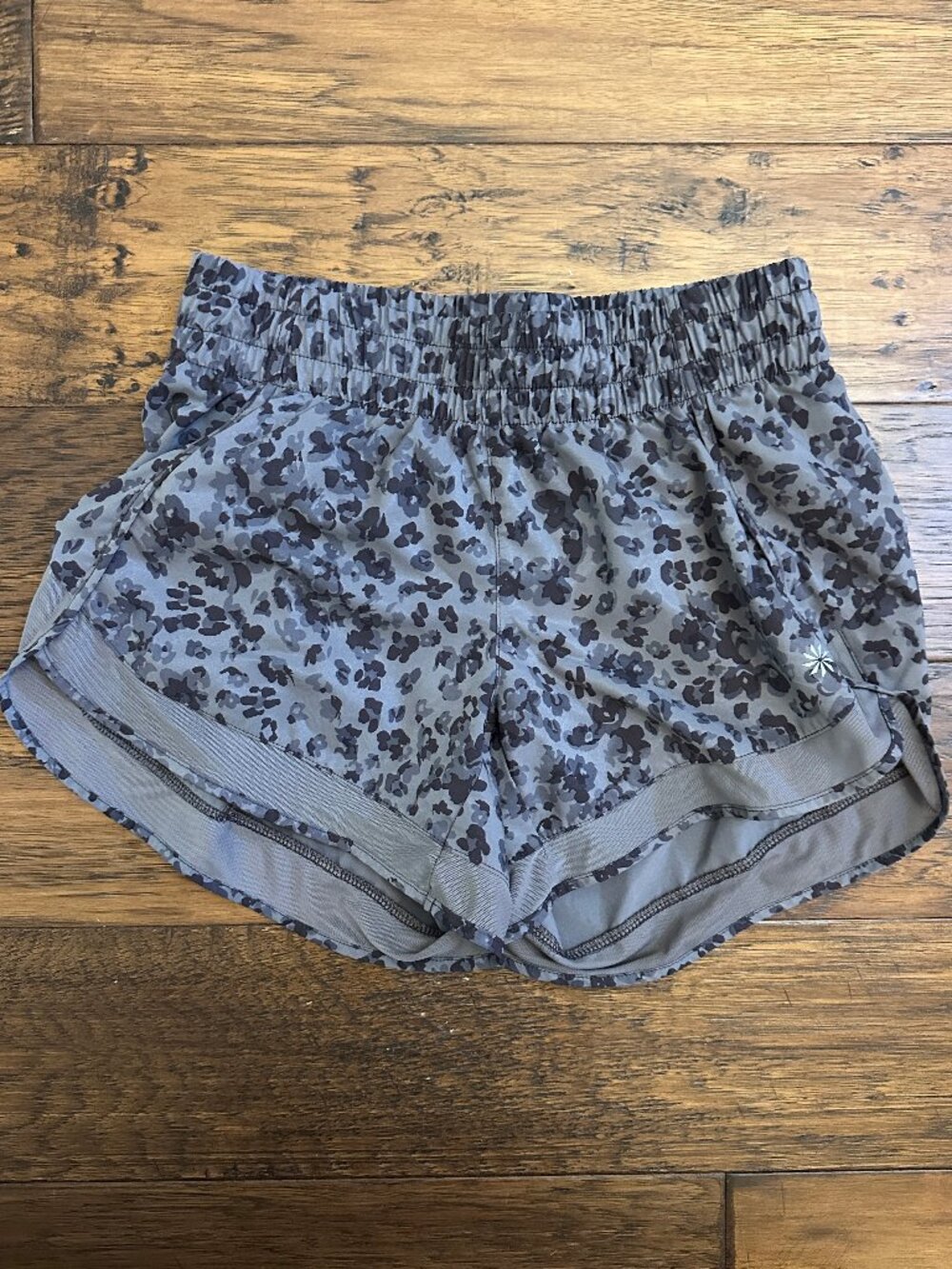 Athleta Mesh Racer Run Shorts Gray Black Animal Leopard Print EUC